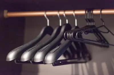 a bunch of utensils are hanging on a rack at \u30b7\u30a7\u30e2\u30ef\u30ed\u30ef\u30a4\u30e4\u30eb in Tokyo
