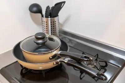a pot sitting on top of a stove at Grande\u68ee\u4e0b in Tokyo