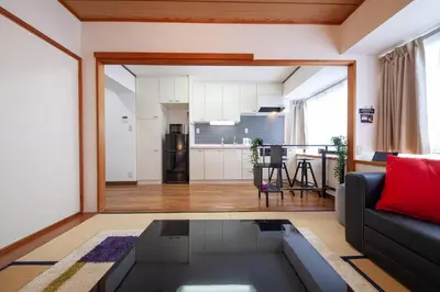 a living room with a couch and a table at Rej\u30eb\u30d5\u30ec\u6075\u6bd4\u5bff in Tokyo