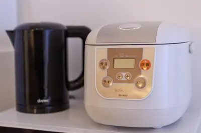 a toaster and a coffee mug on a shelf at Rej\u30eb\u30d5\u30ec\u6075\u6bd4\u5bff in Tokyo