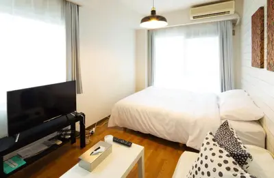 a small room with a bed and a tv at \u690d\u7530\u30cf\u30a4\u30c4 in Tokyo