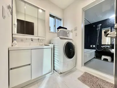 a white bathroom with a washing machine in it at Tokyo QY TT0431 in Tokyo