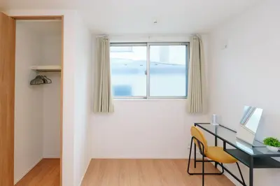 a room with a desk and a window at Seirai Vacation Rental Hatsudai - Vacation STAY 15951v in Tokyo
