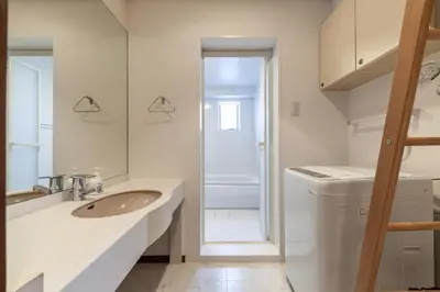 a bathroom with a sink and a washing machine at \u30e1\u30c7\u30a3\u30a2\u30b3\u30f3\u30d7\u30ec\u30c3\u30af\u30b9\u30d3\u30eb in Tokyo