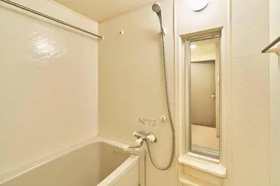 a bathroom with a shower and a tub and a mirror at \u30a6\u30a3\u30f3\u30d9\u30eb\u30c7\u30e5\u30a8\u30c3\u30c8\u6075\u6bd4\u5bff\u7b2c5 in Tokyo