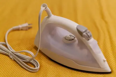 a white sewing machine sitting on a yellow table at Nsk\u30d3\u30eb in Tokyo