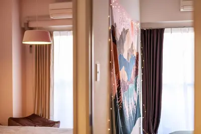 a bedroom with a large painting on the wall at \u30b7\u30e3\u30c8\u30ec\u897f\u5927\u4e95 in Tokyo