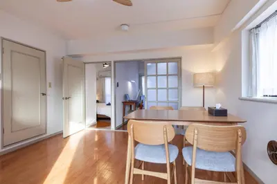 a dining room with a table and chairs at \u30b7\u30e3\u30c8\u30ec\u897f\u5927\u4e95 in Tokyo