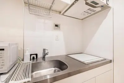 a kitchen with a sink and a microwave at \u6771\u99d2\u5f62101 in Tokyo
