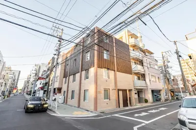 a small brick building on a city street at \u6771\u99d2\u5f62101 in Tokyo
