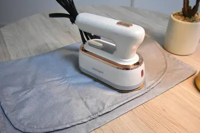 a white blender sitting on top of a blue towel at \u6771\u99d2\u5f62103 in Tokyo