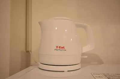 a white blender sitting on top of a counter at \u6771\u99d2\u5f62103 in Tokyo