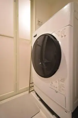 a microwave oven in a kitchen with a window at \u6771\u99d2\u5f62202 in Tokyo
