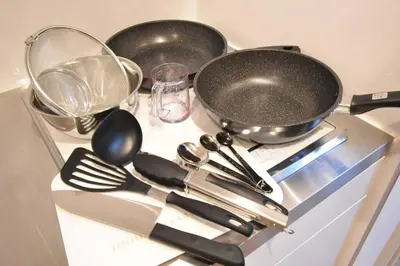 a counter with some utensils and a frying pan at \u6771\u99d2\u5f62403 in Tokyo