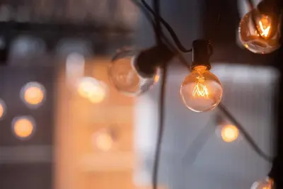 a group of light bulbs hanging from a string at 【70平米 長期予約大歓迎】6LDK/日本家屋貸切/大人数で寛げる空間 in Tokyo