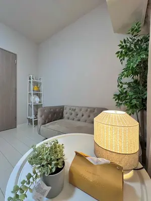 a living room with a table and a couch at \u5c71\u624b\u7dda\u300c\u5927\u585a\u99c5\u300d\u5f92\u6b69\uff15\u5206\u3000\u8cb8\u5207\u90e8\u5c4b in Tokyo