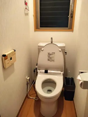 a bathroom with a toilet with the lid up at \u6c5f\u6238\u5dddHouse\uff08\u5c0f\u5ca9\u8f66\u7ad9400\u7c73\u4e00\u6237\u5efa\uff09 in Tokyo
