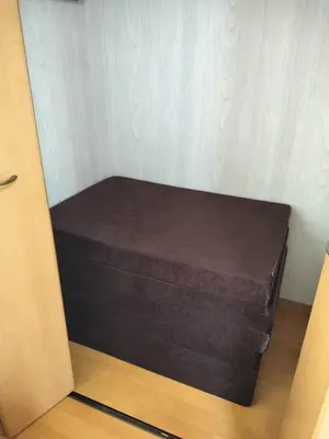 a bed sitting in a corner of a room at \u6c5f\u6238\u5dddHouse\uff08\u5c0f\u5ca9\u8f66\u7ad9400\u7c73\u4e00\u6237\u5efa\uff09 in Tokyo