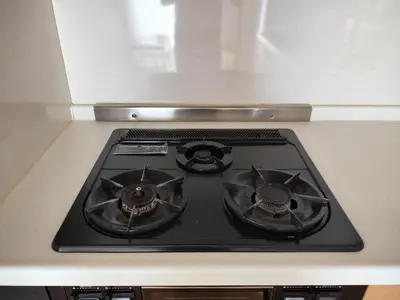 a stove top with two burners on top of it at \u6c5f\u6238\u5dddHouse\uff08\u5c0f\u5ca9\u8f66\u7ad9400\u7c73\u4e00\u6237\u5efa\uff09 in Tokyo