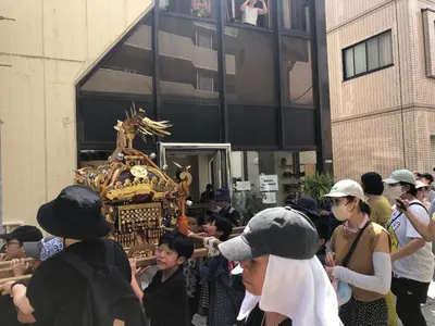 a crowd of people standing around a golden shrine at MAKOTO GUESTHOUSE -Limited Weight under 120kg, Age under 50years old- in Tokyo