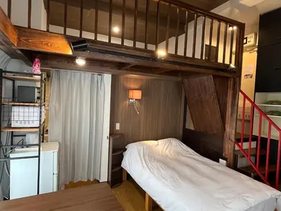 a bedroom with a bunk bed and a staircase at Cozy inn Oyama in Tokyo
