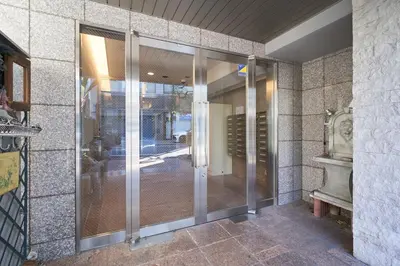 an entrance to a building with glass doors at \u65e7 DeLCCS\u5c71\u5439\u795e\u697d\u5742III in Tokyo