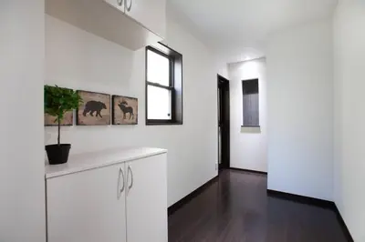 a kitchen with white cabinets and a window at ks\u897f\u65e9\u7a32\u7530 in Tokyo