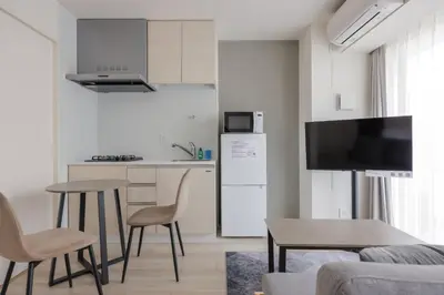 a living room with a table and chairs and a kitchen at \u3055\u304f\u3089\u307f\u3061\u30c6\u30e9\u30b9 in Tokyo