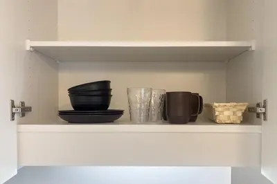 a shelf with bowls and cups on it at \u3055\u304f\u3089\u307f\u3061\u30c6\u30e9\u30b9 in Tokyo