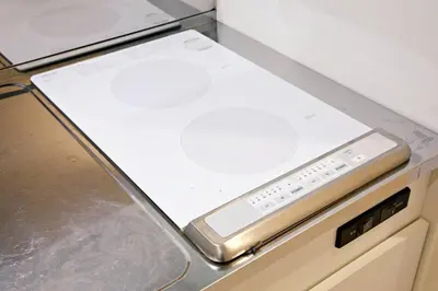 a ipod sitting on top of a counter in a kitchen at \u30bb\u30f3\u30c8\u30ec\u30a4 \u62bc\u4e0a\u30ce\u30fc\u30b9103 in Tokyo