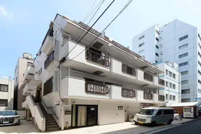 a white building with a van parked in front of it at \u65b0\u5bbfJAPANNING\u30cf\u30a6\u30b9 in Tokyo