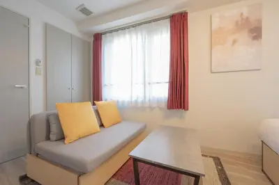 a living room with a couch and a window at \u30b3\u30b9\u30e2\u30ea\u30fc\u30c9\u5357\u9ebb\u5e03 in Tokyo