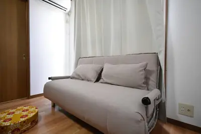 a bed in a room with a large window at \u30e1\u30be\u30f3\u516b\u5343\u4ee3302 in Tokyo