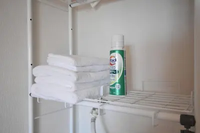 a pile of towels on a shelf in a bathroom at \u30e1\u30be\u30f3\u516b\u5343\u4ee3302 in Tokyo