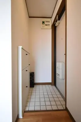 a hallway of a room with a toilet and a door at \u30e1\u30be\u30f3\u516b\u5343\u4ee3302 in Tokyo