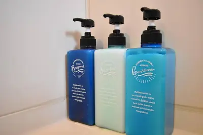 two blue and white bottles sitting on a sink at \u30e1\u30be\u30f3\u516b\u5343\u4ee3302 in Tokyo
