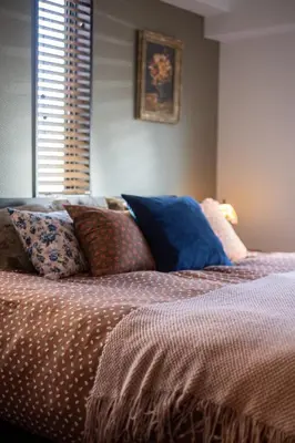a bed with pillows on it in a bedroom at Shibuya-ku - Apartment - Vacation STAY 67815v in Tokyo