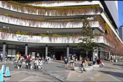 a rendering of a building with people in front of it at Sky hotel \u775b\u7a7a\u5854\u70ed\u95e8\u65c5\u6e38\u666f\u533a \u6700\u8fd1\u8f66\u7ad9\u6b65\u884c3\u5206\u949f \u673a\u573a\u76f4\u8fbe \u5468\u8fb9\u6709\u4fbf\u5229\u5e97 \u5546\u573a \u6e29\u6cc9 \u8d2d\u7269\u9910\u996e\u65b9\u4fbf in Tokyo