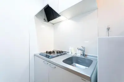 a small kitchen with a sink and a refrigerator at \u30d1\u30a4\u30f3\u30b3\u30fc\u30c8 in Tokyo