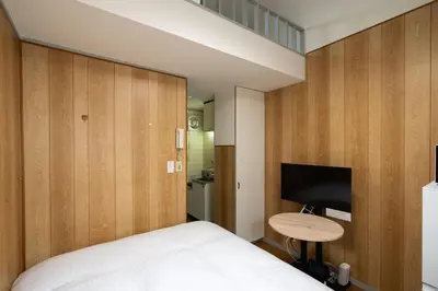 a bedroom with a bed and a tv and a table at \u30d1\u30ed\u9577\u5d0e in Tokyo