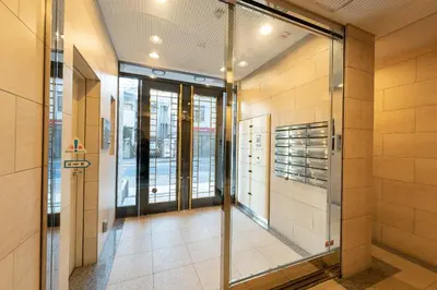 a hallway with a glass door in a building at \u30eb\u30fc\u30c1\u30a7\u9ad8\u8f2a in Tokyo