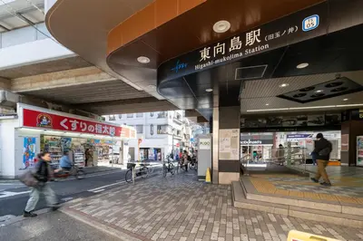 a group of people walking in a shopping mall at \u30ec\u30d4\u30e5\u30a2\u6771\u5411\u5cf6\u99c5\u524d\u30ec\u30b8\u30c7\u30f3\u30b9ll in Tokyo