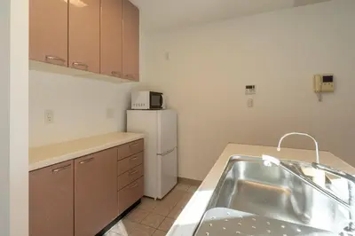 a kitchen with a sink and a refrigerator at \u6771\u99d2\u5f622\u4e01\u76ee\u6238\u5efa in Tokyo
