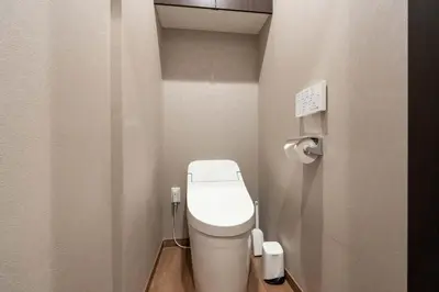 a small bathroom with a toilet in a room at KAIGAN HAJIME Hub in Tokyo