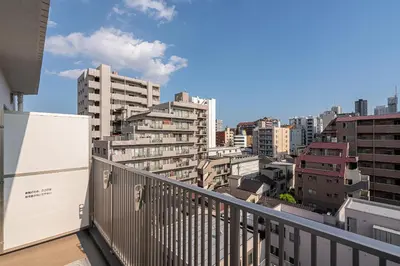 a balcony with a view of a city at ZAITO Kikukawa SRS Apartment \u65b0\u7bc9\u30de\u30f3\u30b7\u30e7\u30f3 in Tokyo