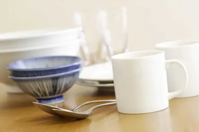 a table with two bowls and a white mug at FLEXSTAY INN Shinurayasu in Urayasu
