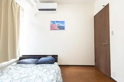 a bedroom with a bed and a window at Comptoir Shinjuku - Vacation STAY 15325 in Tokyo
