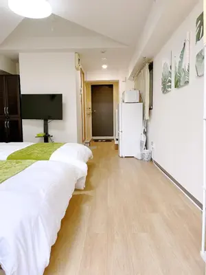 a room with two beds and a refrigerator at \u30b5\u30af\u30e9\u30b7\u30e3\u30c9\u30a6\u5fa1\u5f92\u753a in Tokyo