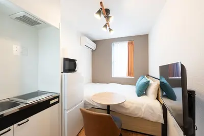 a small room with a bed and a small table at Verde\u6c60\u888b in Tokyo