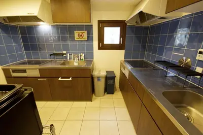 a kitchen with a sink and a counter top at \u30aa\u30a6\u30eb\u30cf\u30a6\u30b9 in Tokyo